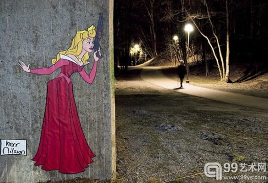 瑞典艺术家让迪斯尼童话公主变街角劫匪