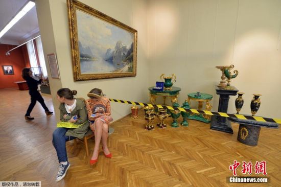 乌克兰前总统亚努科维奇豪宅中搜出的物品